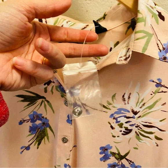 ⭐️ H BY HALSTON Pink Floral Jersey Jet-Set Button Down - Picture 6 of 7